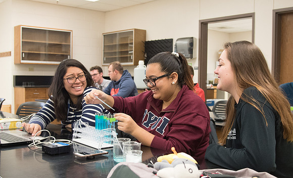 Experimenting in Sean Kelly's BIO 180 class. Feb 2019