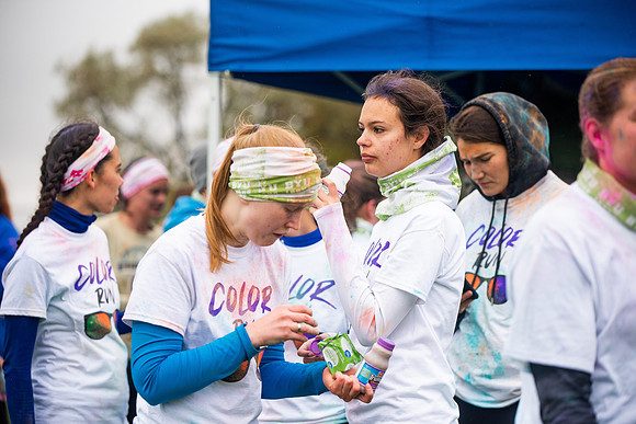 BYUI students and Rexburg community members participate in the color fun run during the fall 2021 seemster.