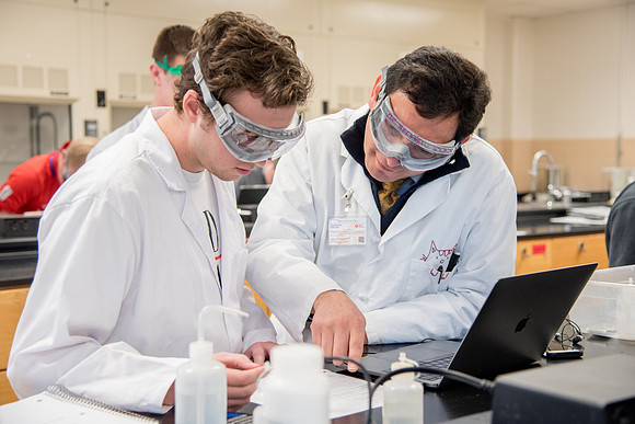 Hector Becerril, Chemistry Faculty, teaches the General Chemistry Lab.