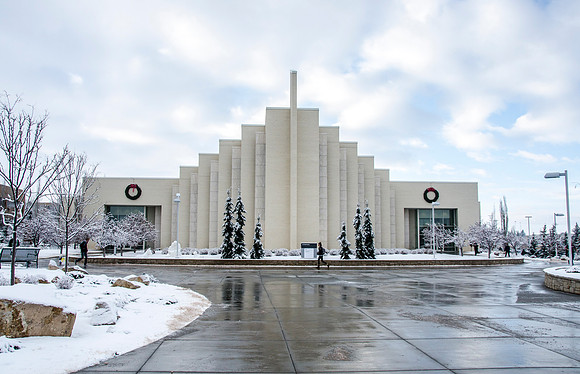 Winter scene of the Taylor Building on the campus of BYU-Idaho.