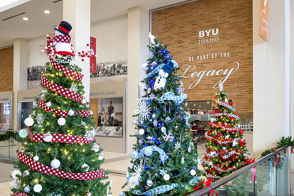 Christmas Tree Lane - Dec 2023