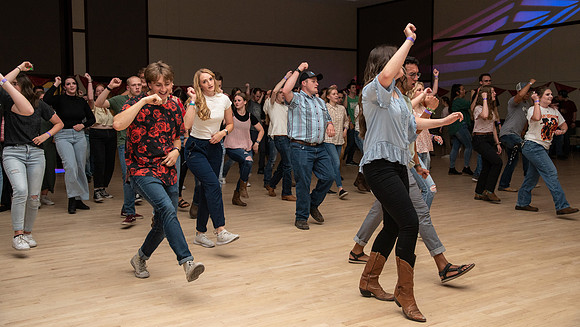 Country dancing - June 2022