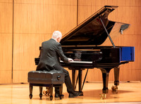 Del Parkinson piano concert in the snow building.