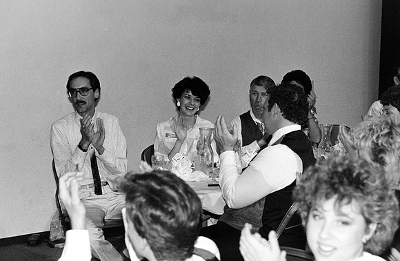 Playmill participants clapping at the dinner.