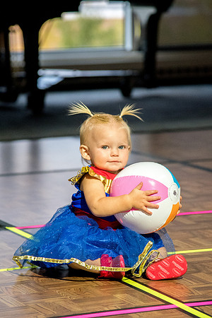 Baby crawling race