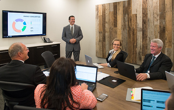 Online Instructor marketing ad. Sean Robertson, acting CEO of boardroom.