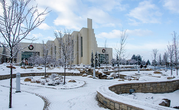 Winter scene of the Taylor Building on the campus of BYU-Idaho.