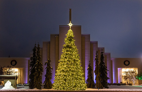 BYU-Idaho decorated for the Holidays. Taylor Quad is adorned with a new Christmas Tree.