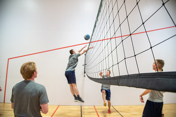 Group of students playing wallyball at BYU-Idaho raqetball courts in the Hart Auditorium building.