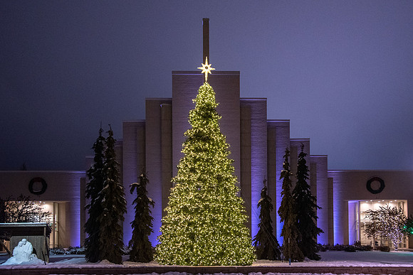 BYU-Idaho decorated for the Holidays. Taylor Quad is adorned with a new Christmas Tree.