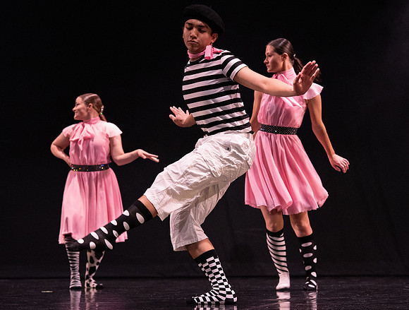 Performance of Dance Alliance.