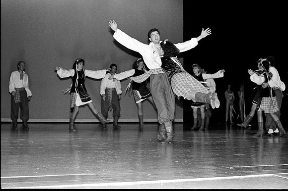 Extravadance performers.