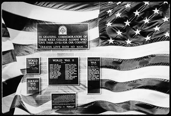 Veterans Memorial - Apr 1989