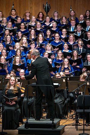 The Sacred Music Oratorio performs.