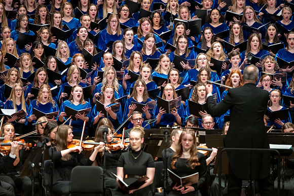 The Sacred Music Oratorio performs.