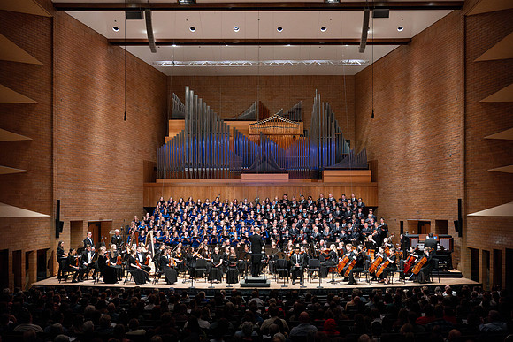 The Sacred Music Oratorio performs.