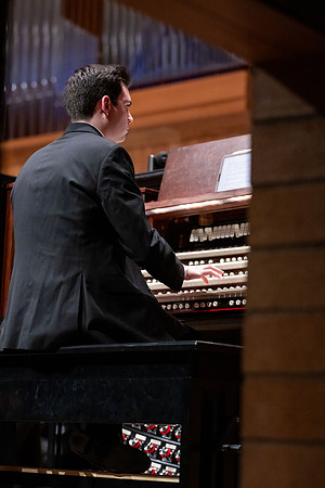 The Sacred Music Oratorio performs.