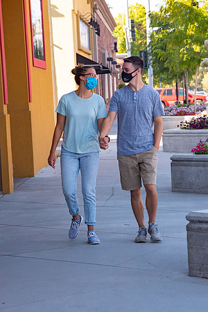Students walking down the streets of Rexburg with roommates.