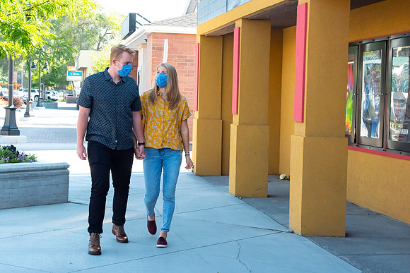 Students walking down the streets of Rexburg with roommates.