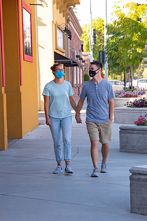 Students walking down the streets of Rexburg with roommates.