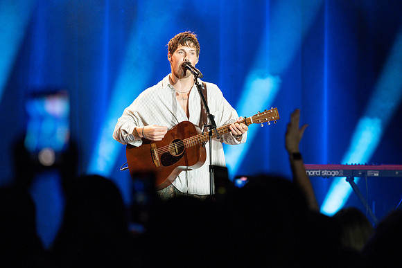 Jake Scott preforms at BYU-Idaho.