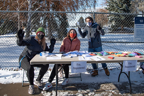 Student employees welcoming runners.