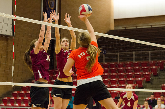 Hurricanes and 88ers compete for the championship title.