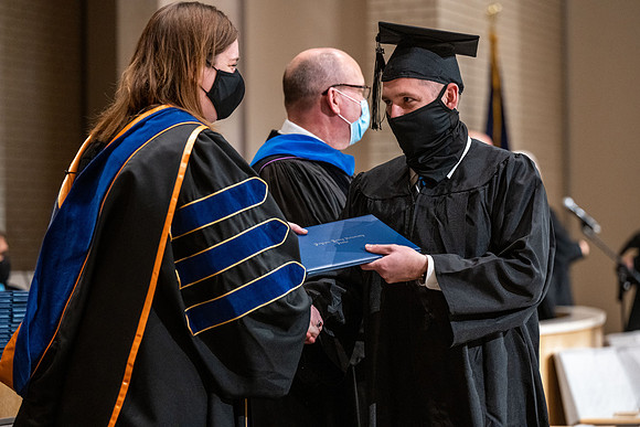 Convocation - Bus & Com - Dec. 2021
