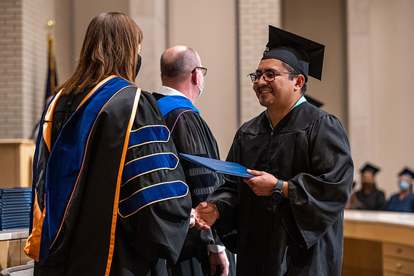 Convocation - Bus & Com - Dec. 2021