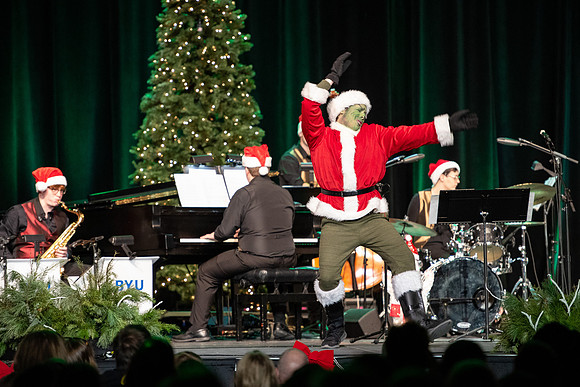Sound Alliance and Vocal Union perform Swinging Christmas in the Hart Gym.