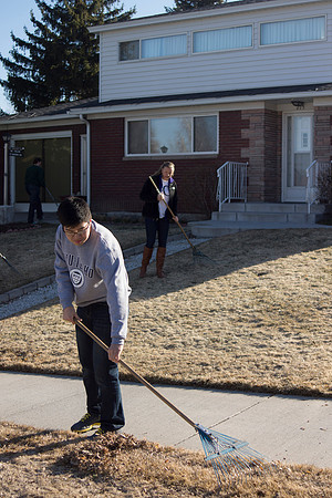 Students from the BYU-Idaho YSA 6th ward doing service.