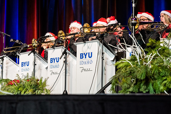 Vocal Union & Sound Alliance "Swinging Christmas" concert.