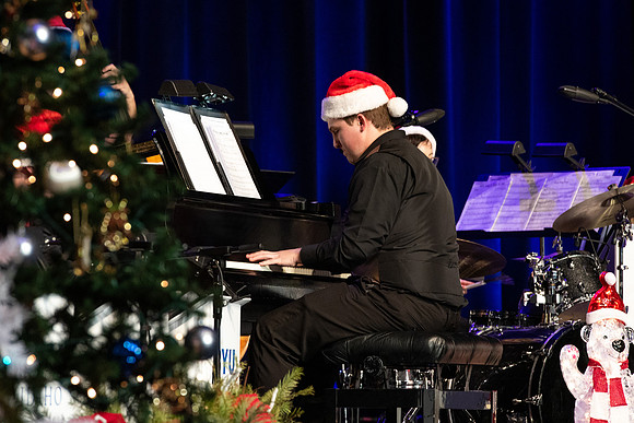 Sound Alliance and Vocal Union perform Swinging Christmas in the Hart Gym.