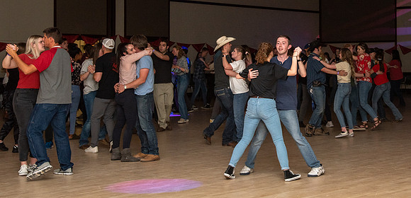 Country dancing - June 2022