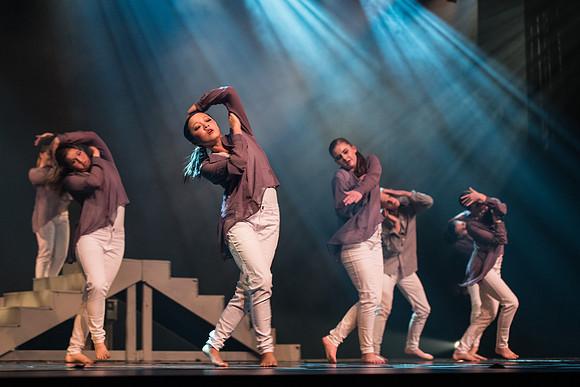 In this semester’s production of Extravadance the audience got a peek into the mind of a performer, and how dancers function during a performance. Dancers always laugh because they know the real show
