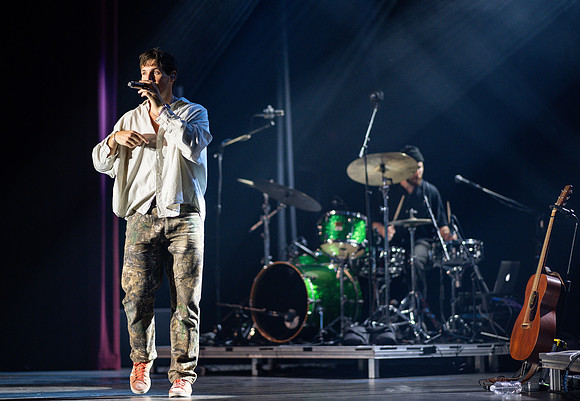Jake Scott preforms at BYU-Idaho.