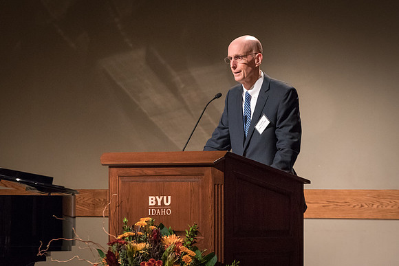 President Eyring speaks at the President's Club Banquet.