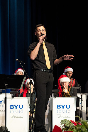 Sound Alliance and Vocal Union perform Swinging Christmas in the Hart Gym.