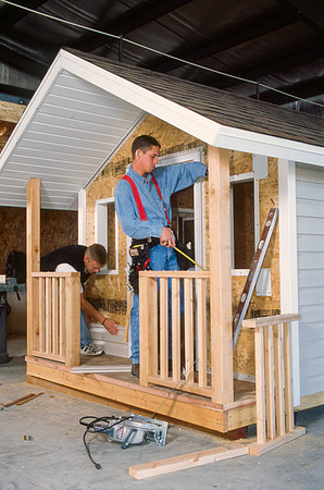 Students work to create a mock of a house for Construction Management. Sep 1997.
