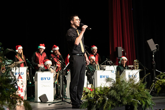 Sound Alliance and Vocal Union perform Swinging Christmas in the Hart Gym.