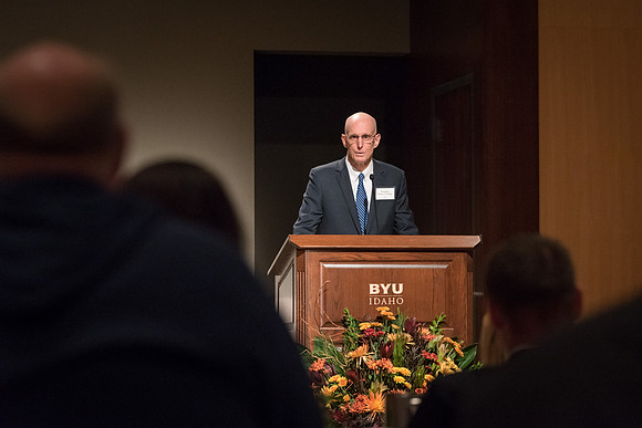 President Eyring speaks at the President's Club Banquet.