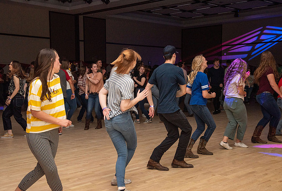 Country dancing - June 2022