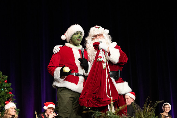 Sound Alliance and Vocal Union perform Swinging Christmas in the Hart Gym.