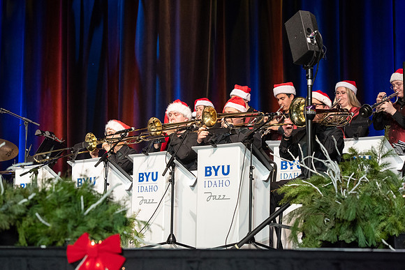 Vocal Union & Sound Alliance "Swinging Christmas" concert.