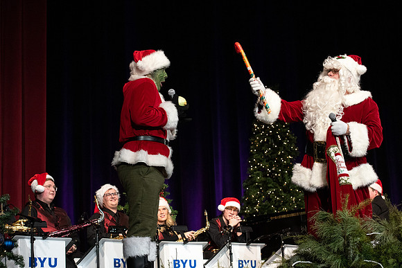Sound Alliance and Vocal Union perform Swinging Christmas in the Hart Gym.