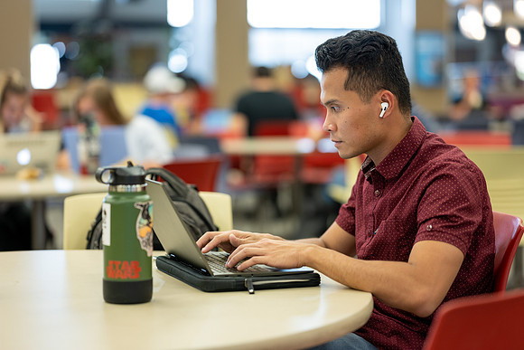 Students on campus the first week of Fall Semester.