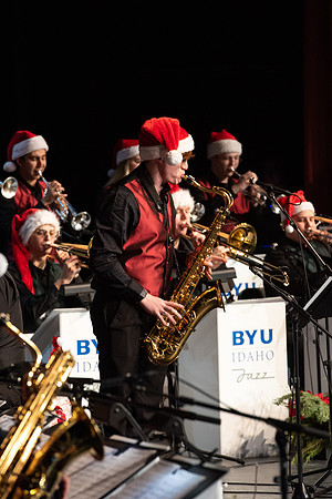 Sound Alliance and Vocal Union perform Swinging Christmas in the Hart Gym.