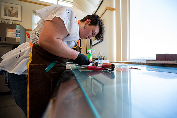 Students working in Printmaking 2 in the Spori Building.