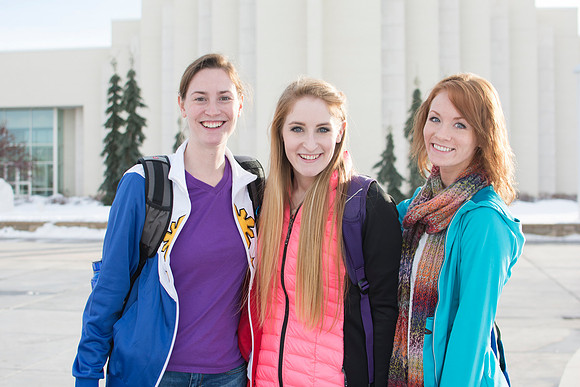 Students on Campus during the first week of Winter Semester