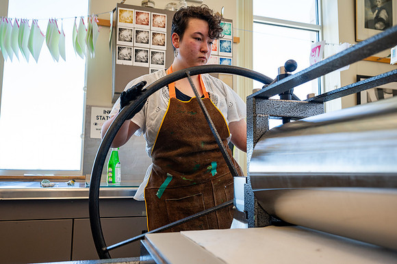 Students working in Printmaking 2 in the Spori Building.